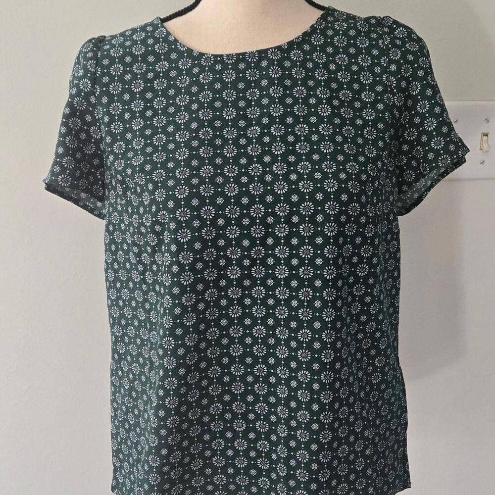 j. crew new Green & white floral print polyester blouse with short sleeves Small